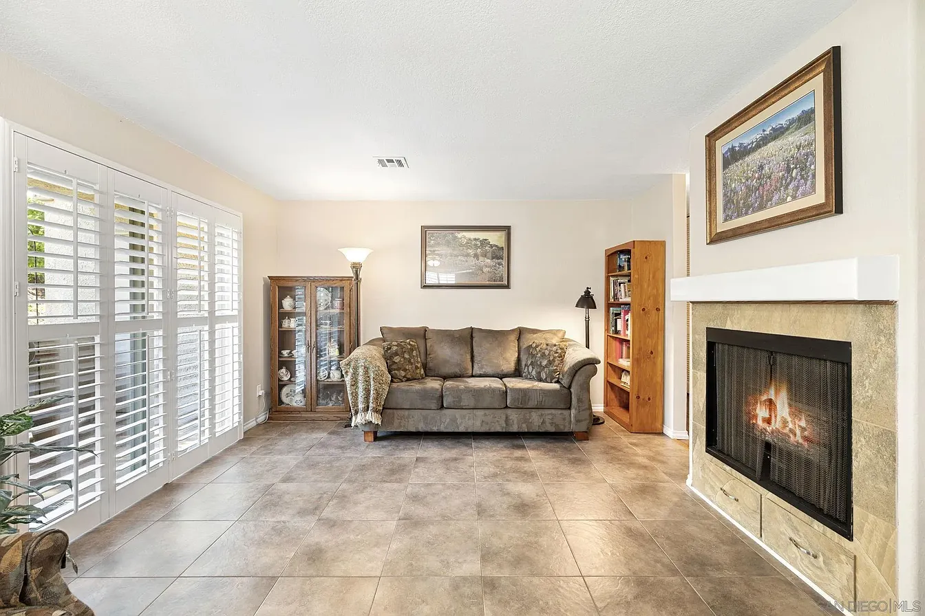 San Diego Condo: 10309 Azuaga St