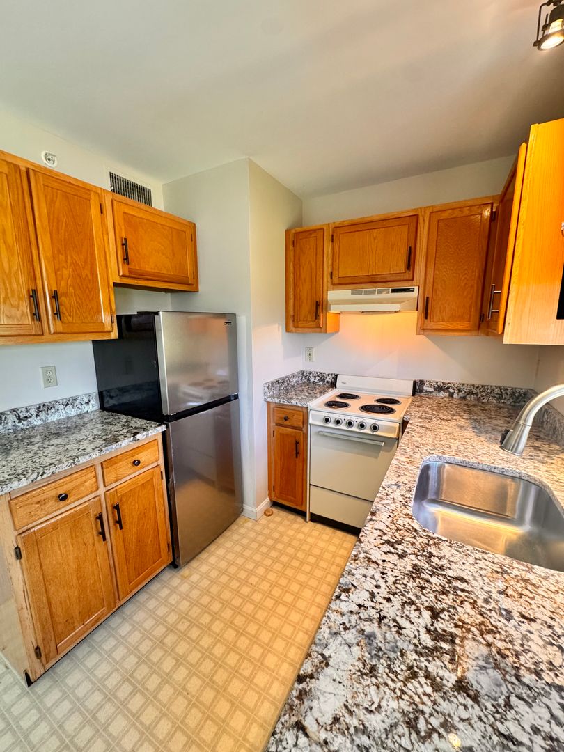 Portsmouth Condo: 235 Maplewood Ave