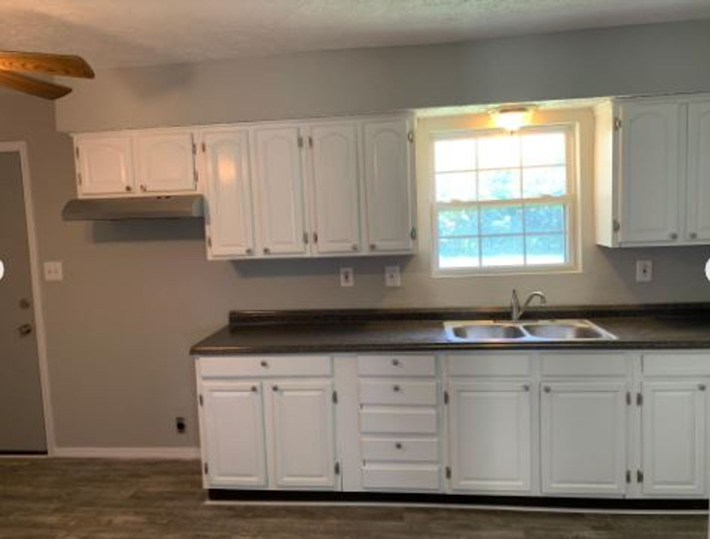 lexington House: 1578 Van buren drive (Z4)