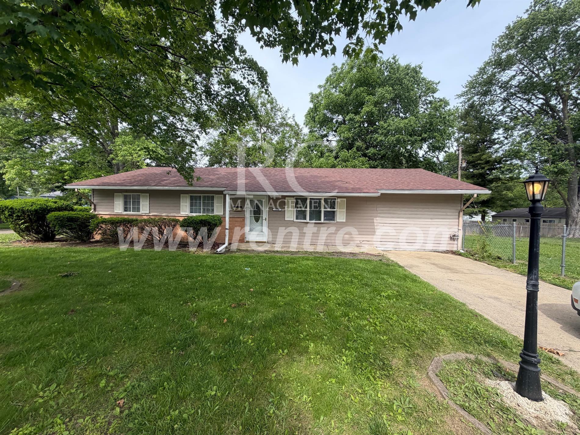 Danville House: 1618 Crestview