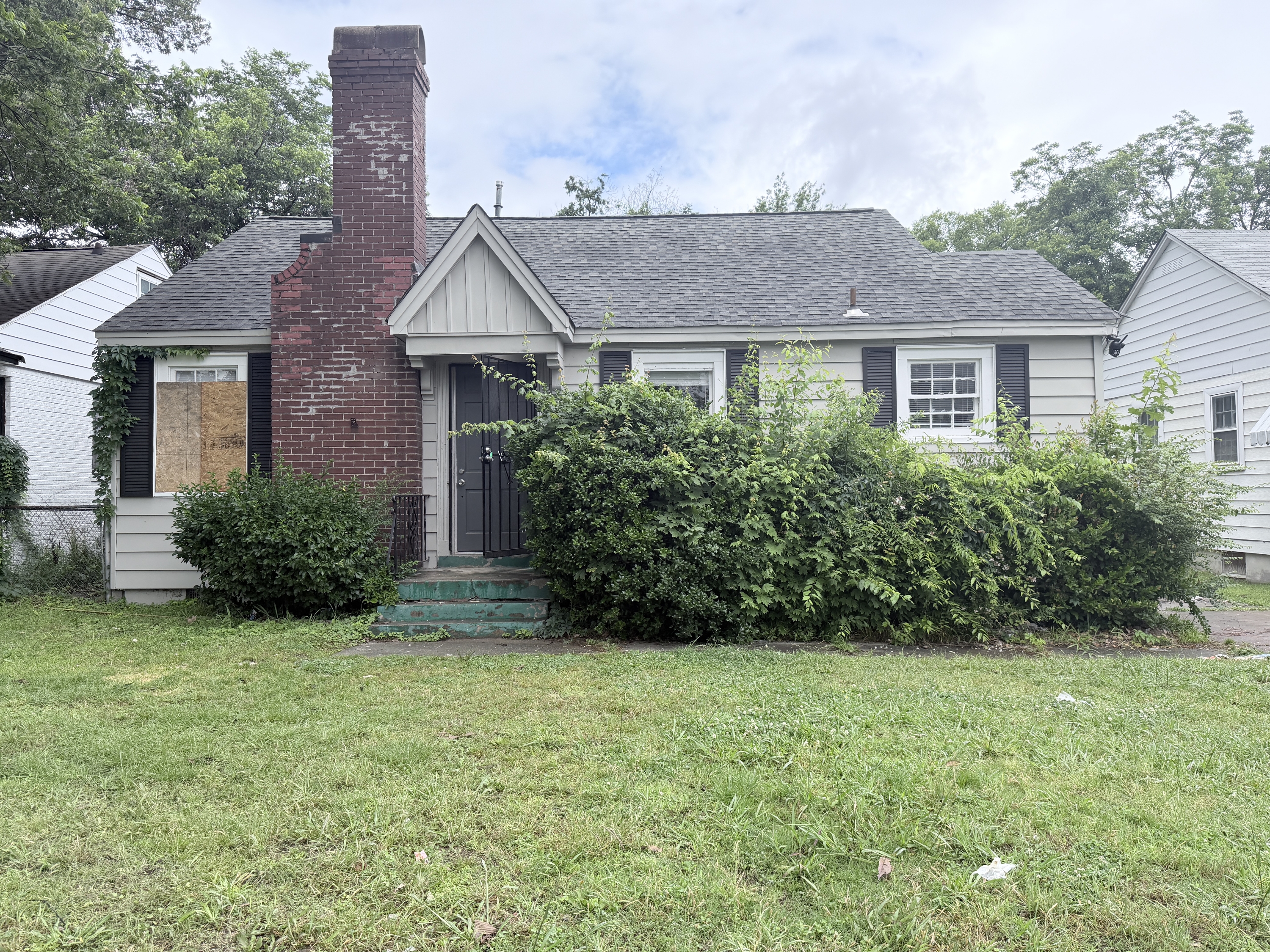 Memphis House: 793 N Hollywood St