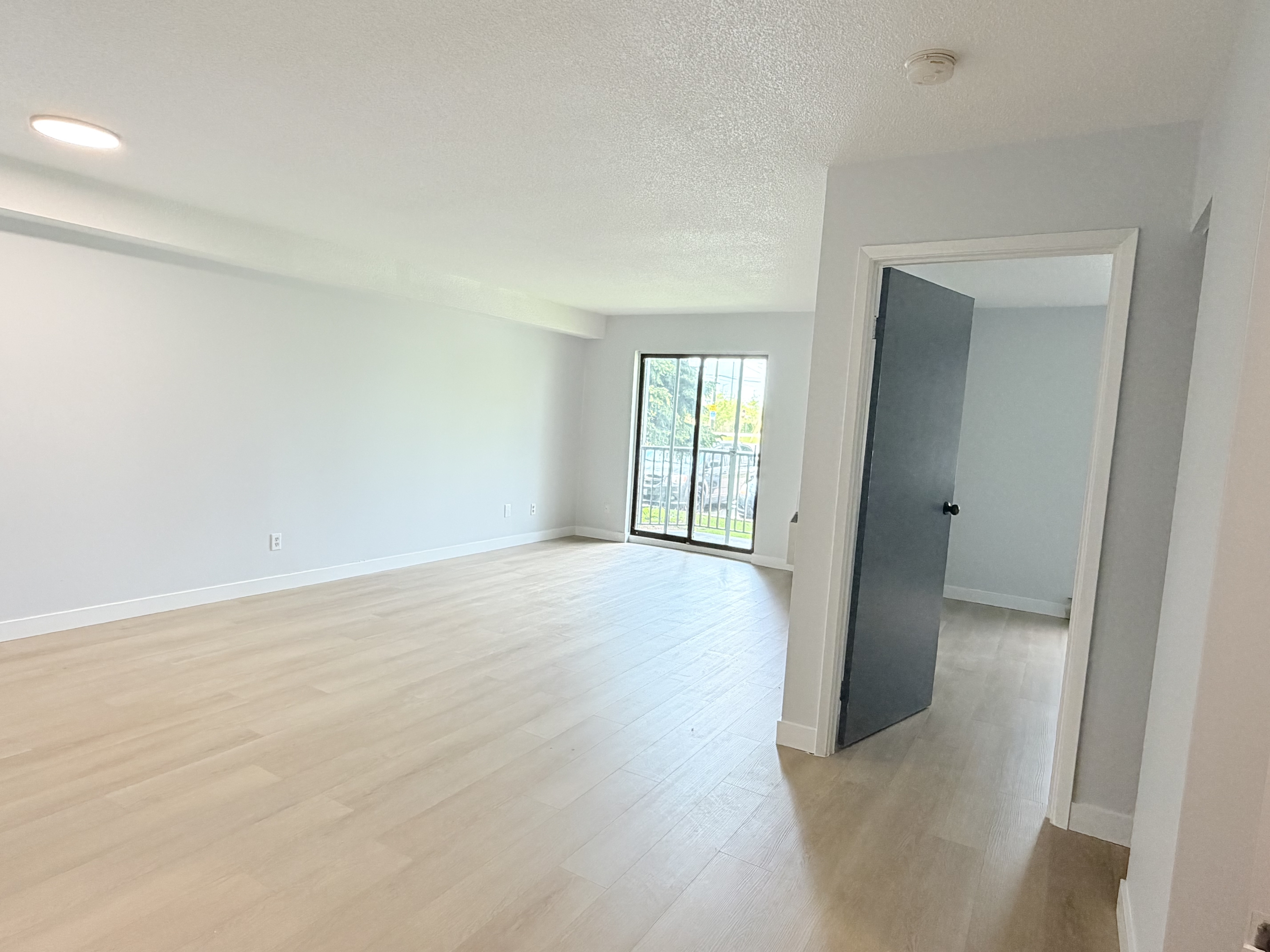 Windsor Condo: 2950 Elsmere Ave