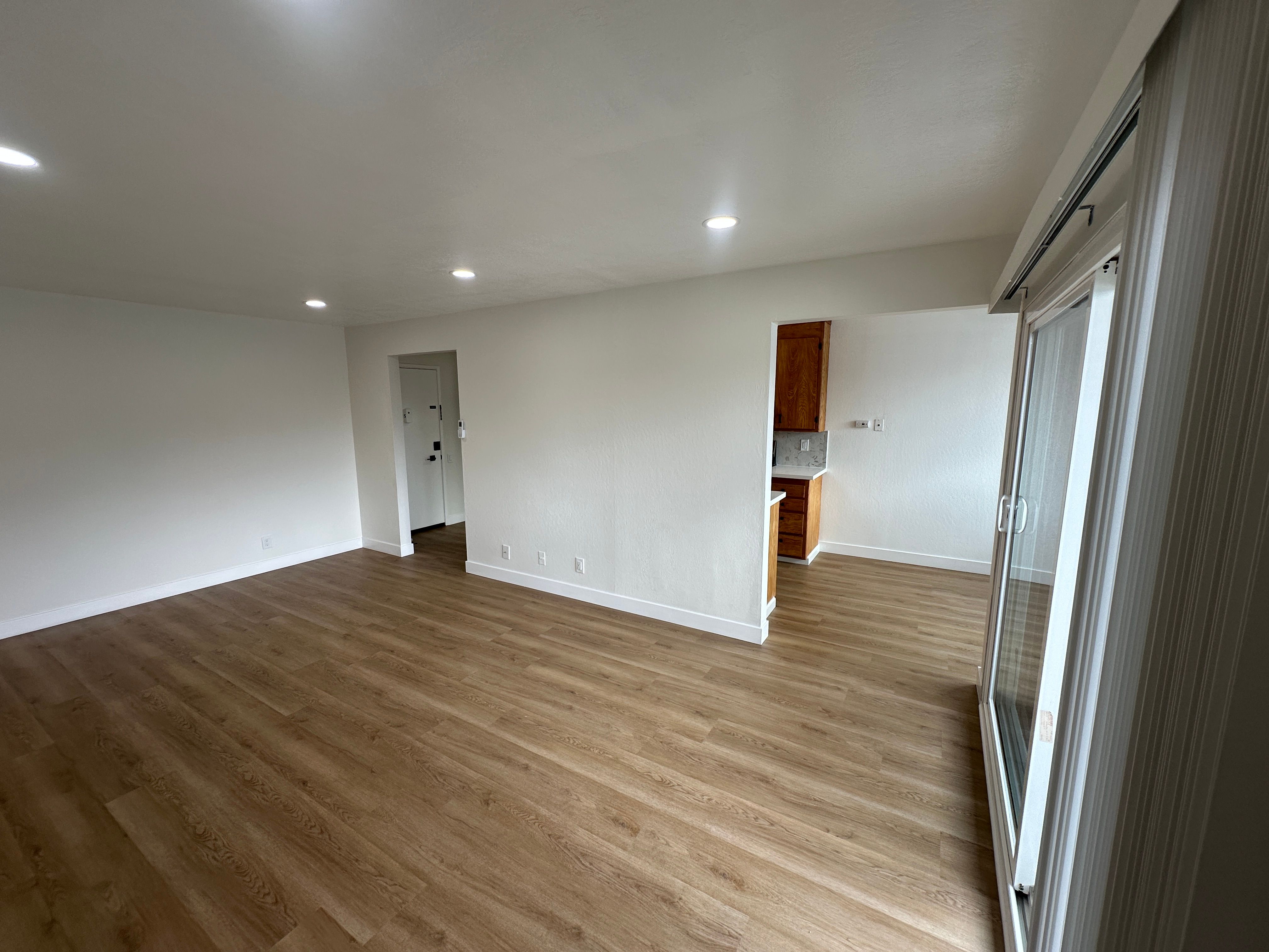 OAKLAND Apartment: 2425 MACARTHUR Blvd