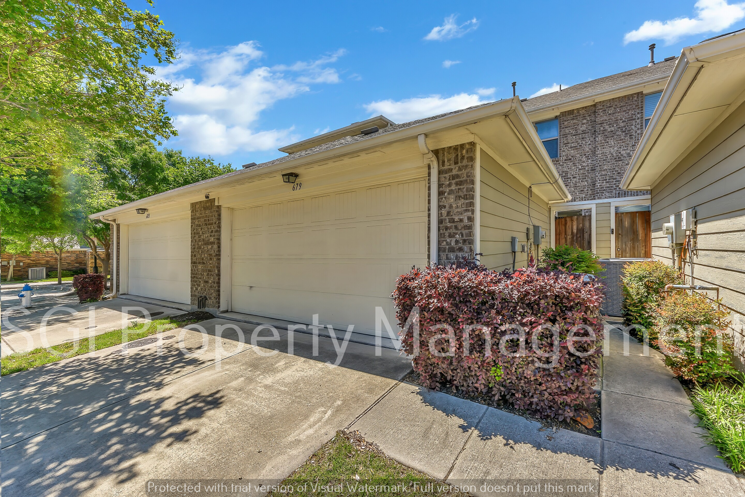 Richardson House: 679 Emily Ln