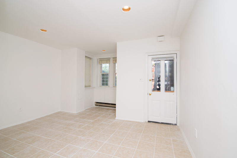 Washington House: 438 3rd St NE