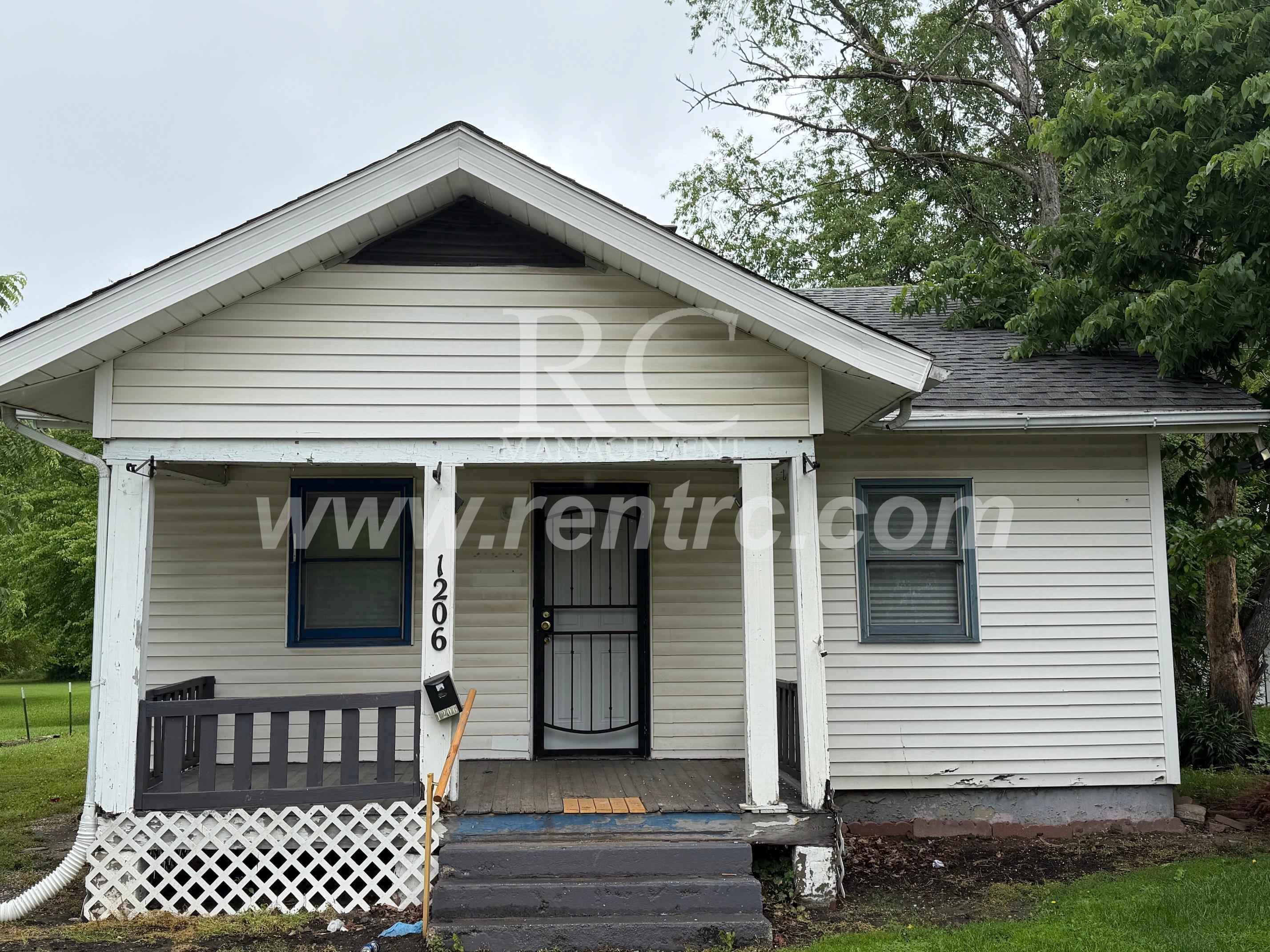 Danville House: 1206 Robinson