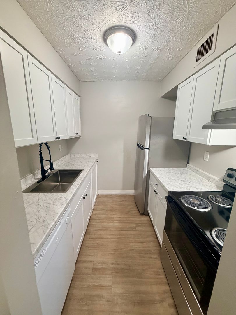 Lexington Apartment: 1349 Devonport Dr