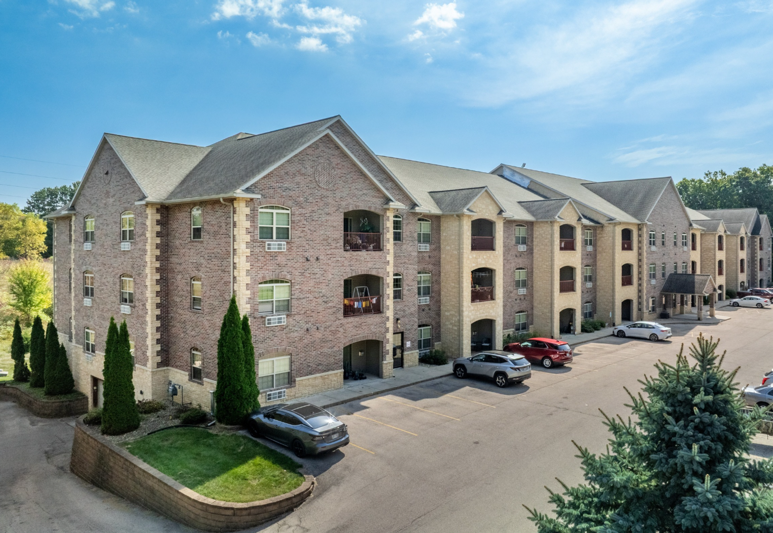 Baraboo Apartment: 915 Ellis Ave