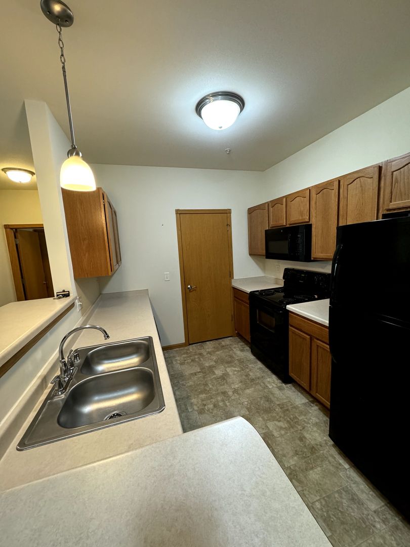 Baraboo Apartment: 915 Ellis Ave