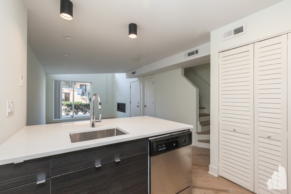 Chicago Condo: 954 West Grace