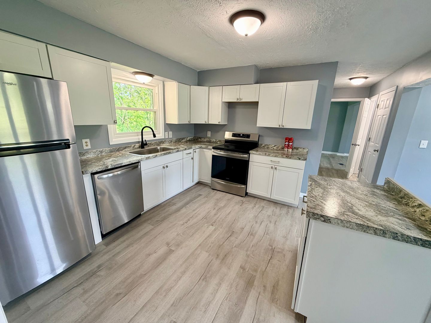 Richmond House: 938 Mule Shed Ln, (Z2)