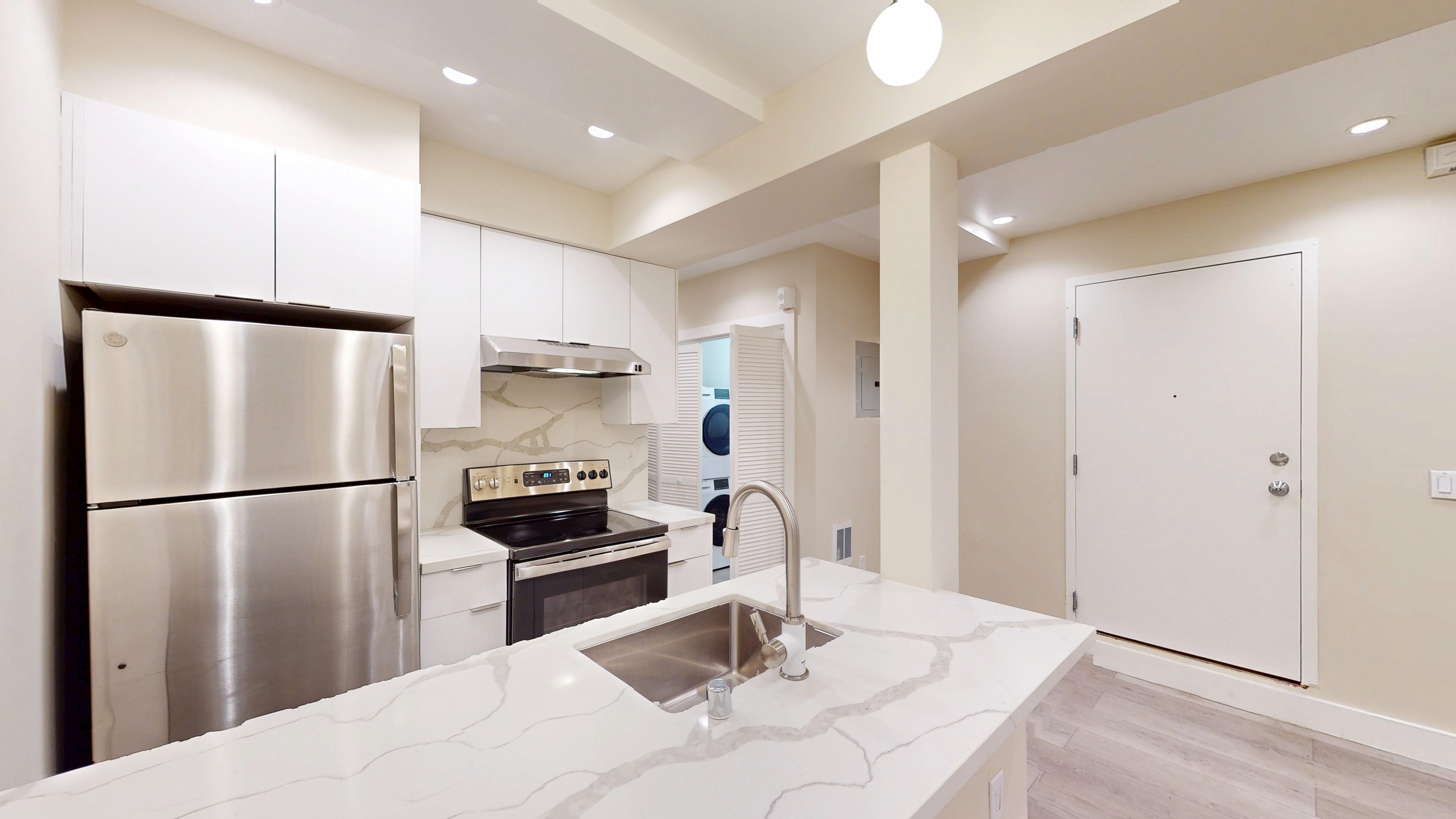 San Francisco Condo: 333 Hyde St