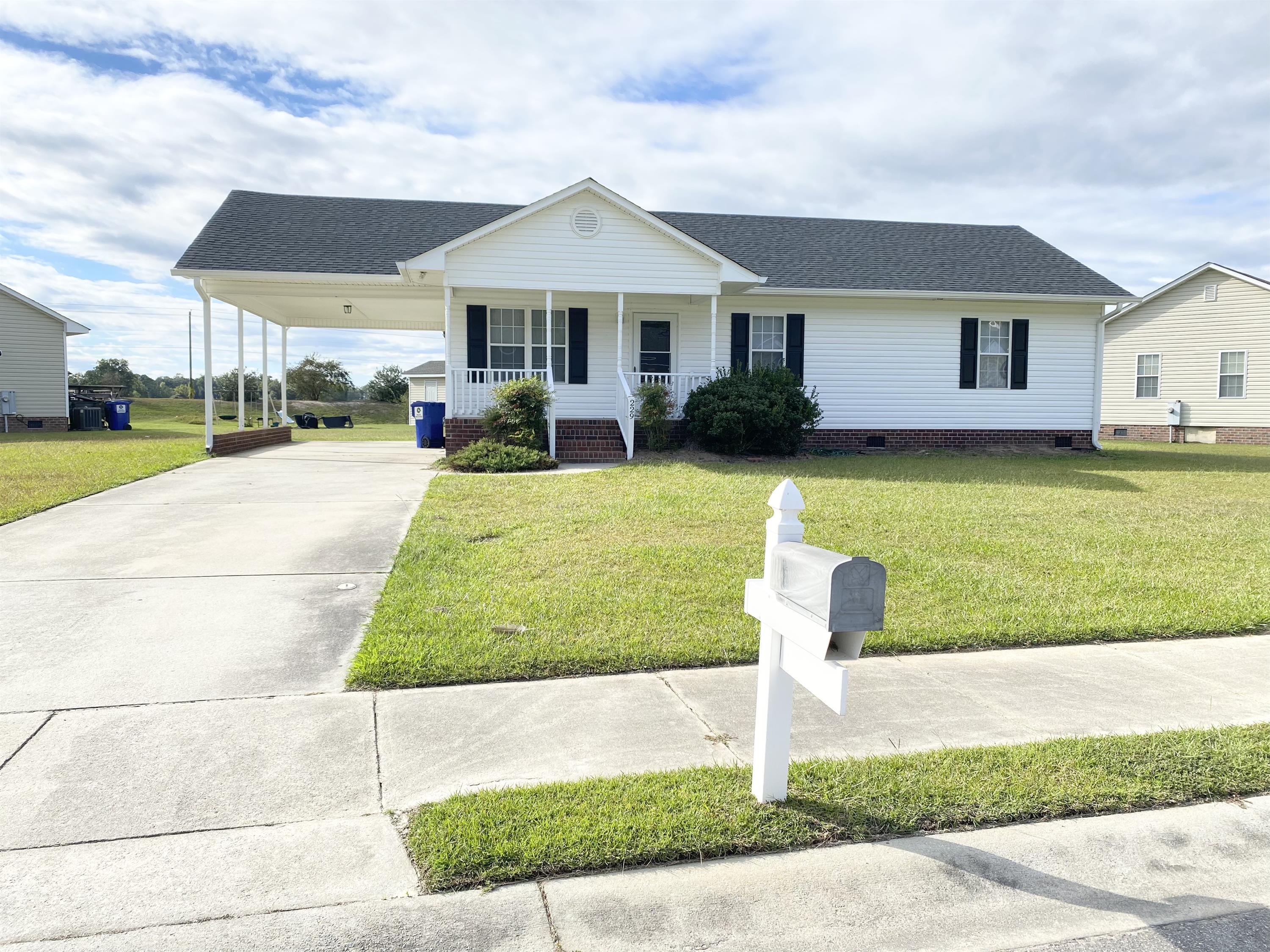 Grifton House: 229 Olive Branch Blvd