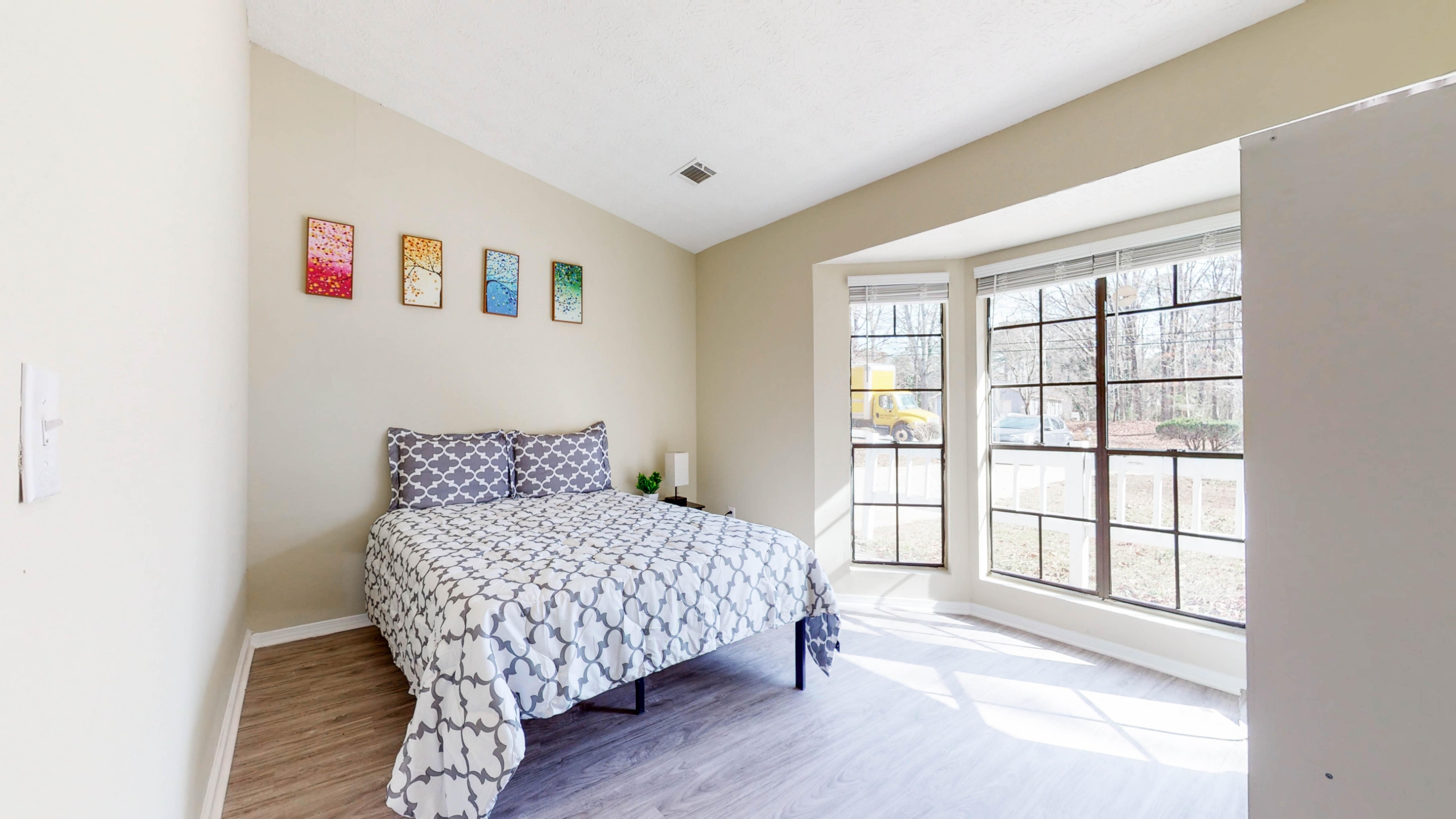 Lithonia House: 1867 Petite Ln