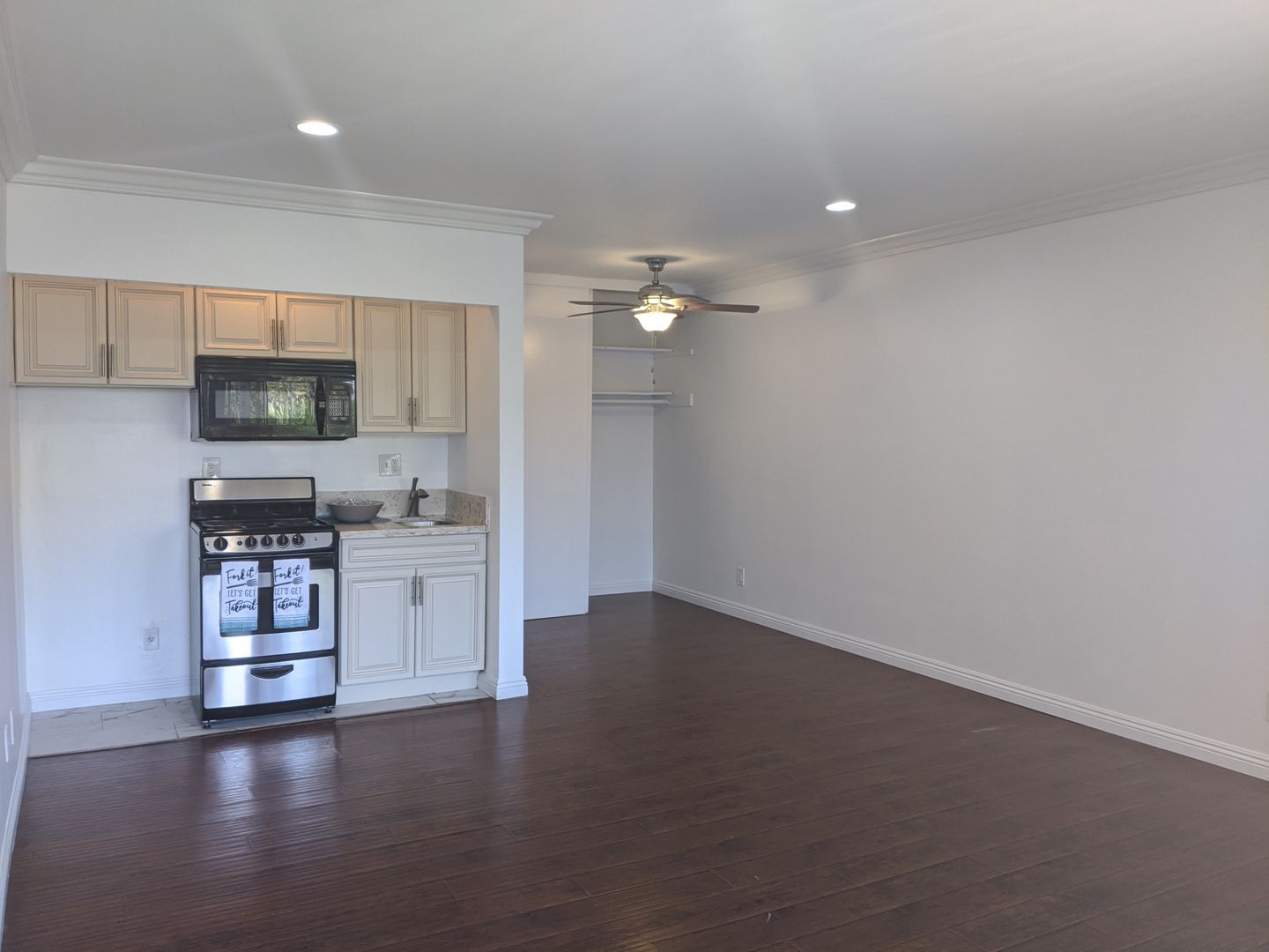 Van Nuys Condo: 14024 Oxnard St.