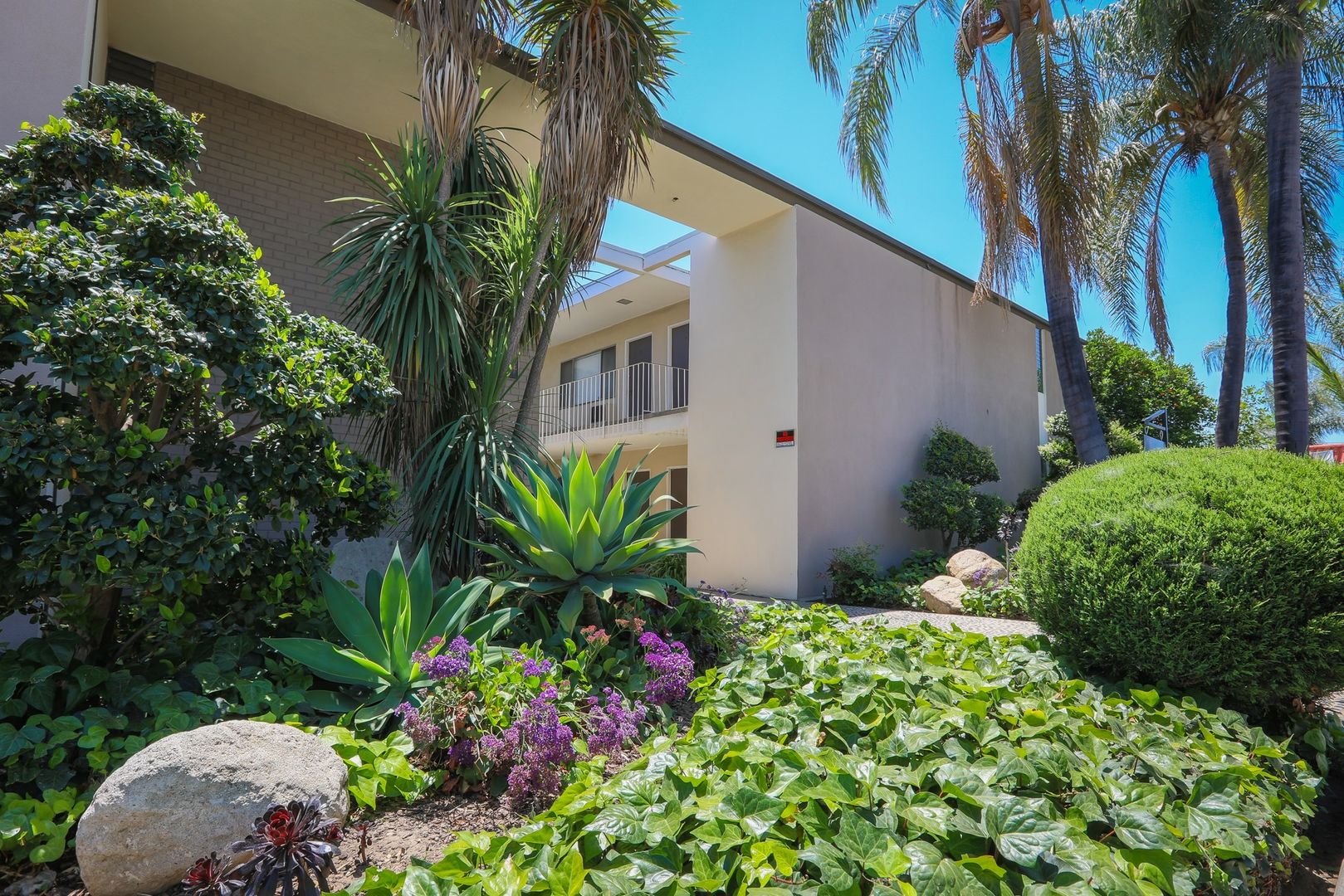 Van Nuys Condo: 14024 Oxnard St.