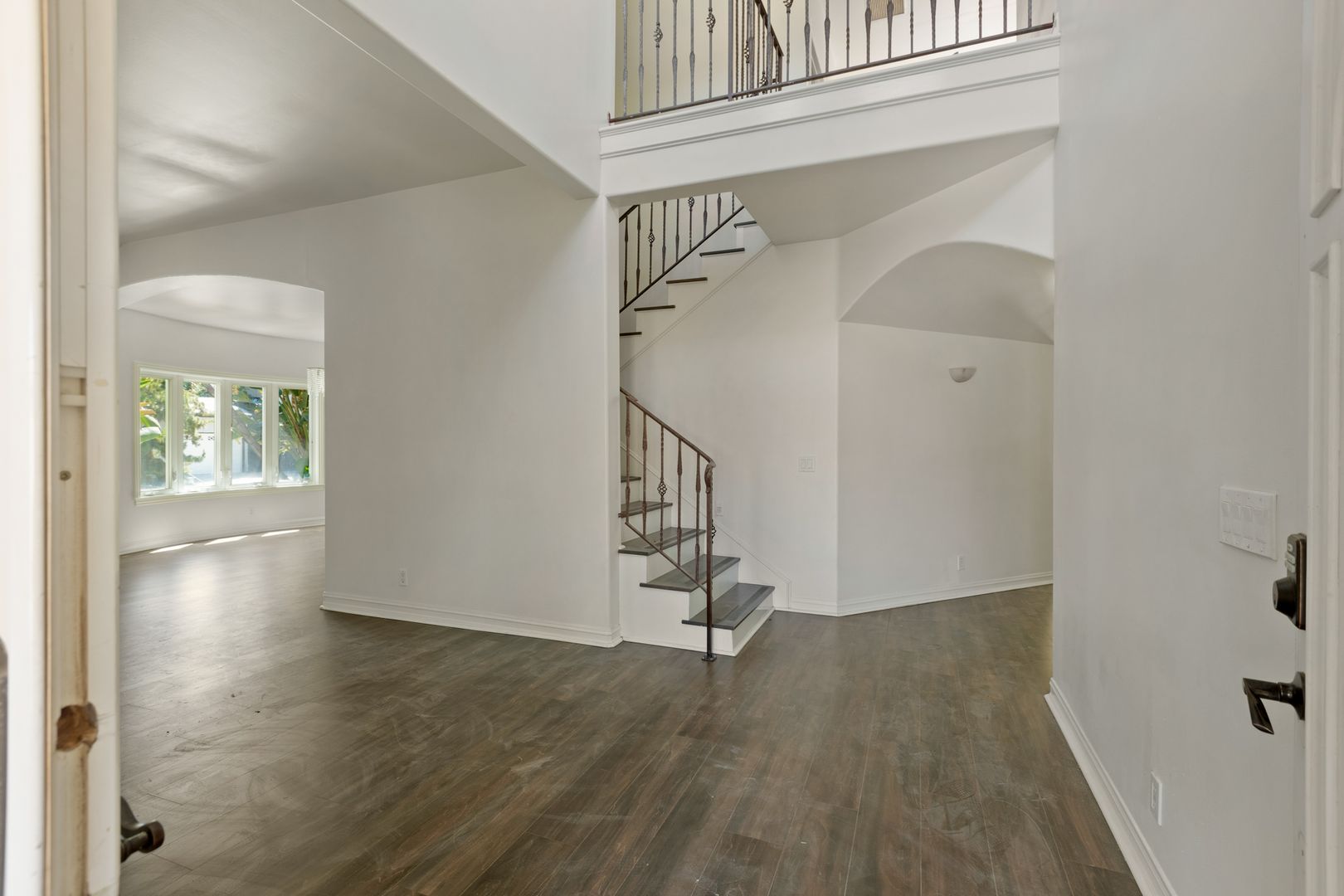 Woodland Hills House: 22100 Tiara St