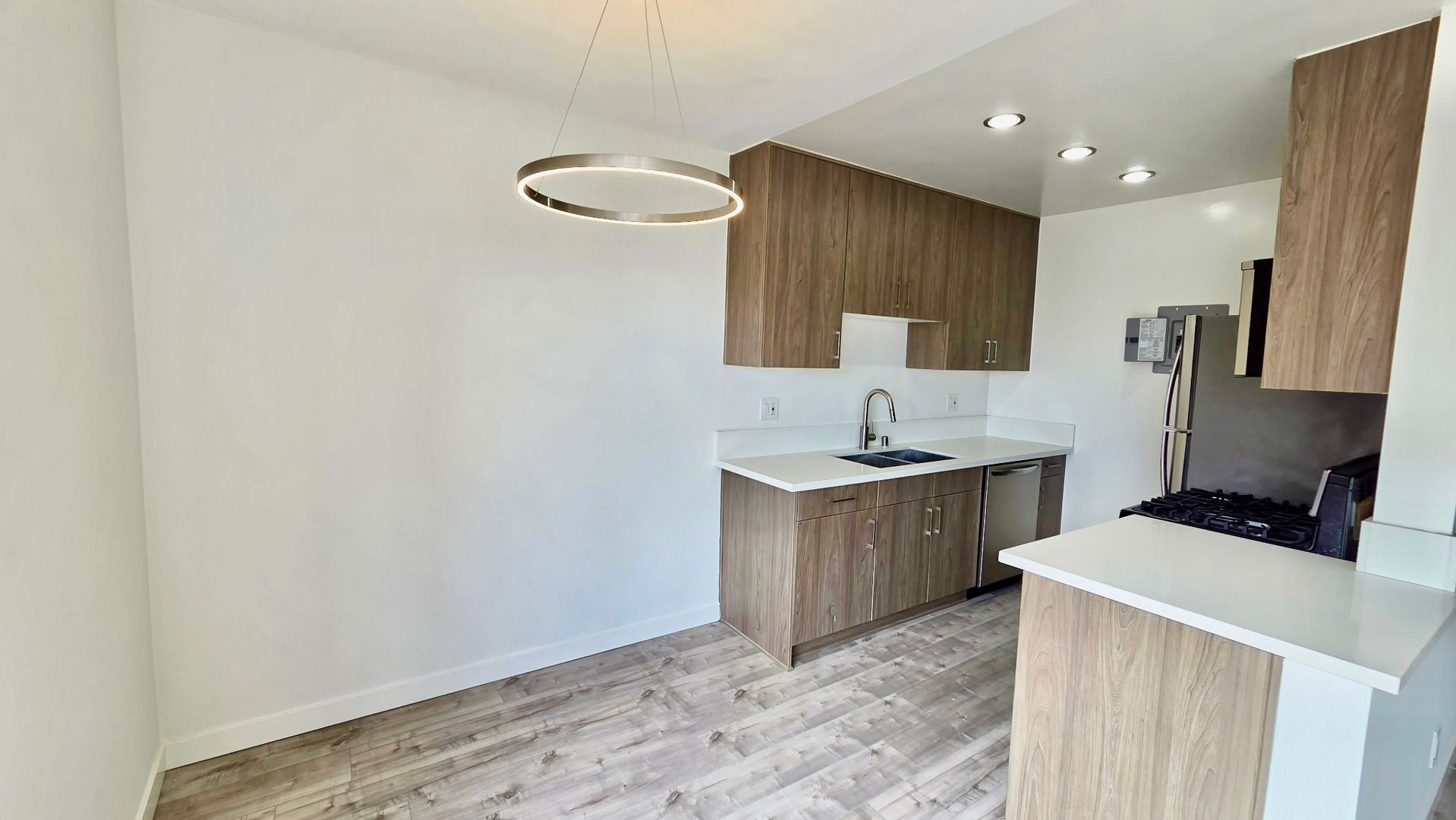 Los Angeles Condo: 11511 Rochester Ave. (Garden Terrace)