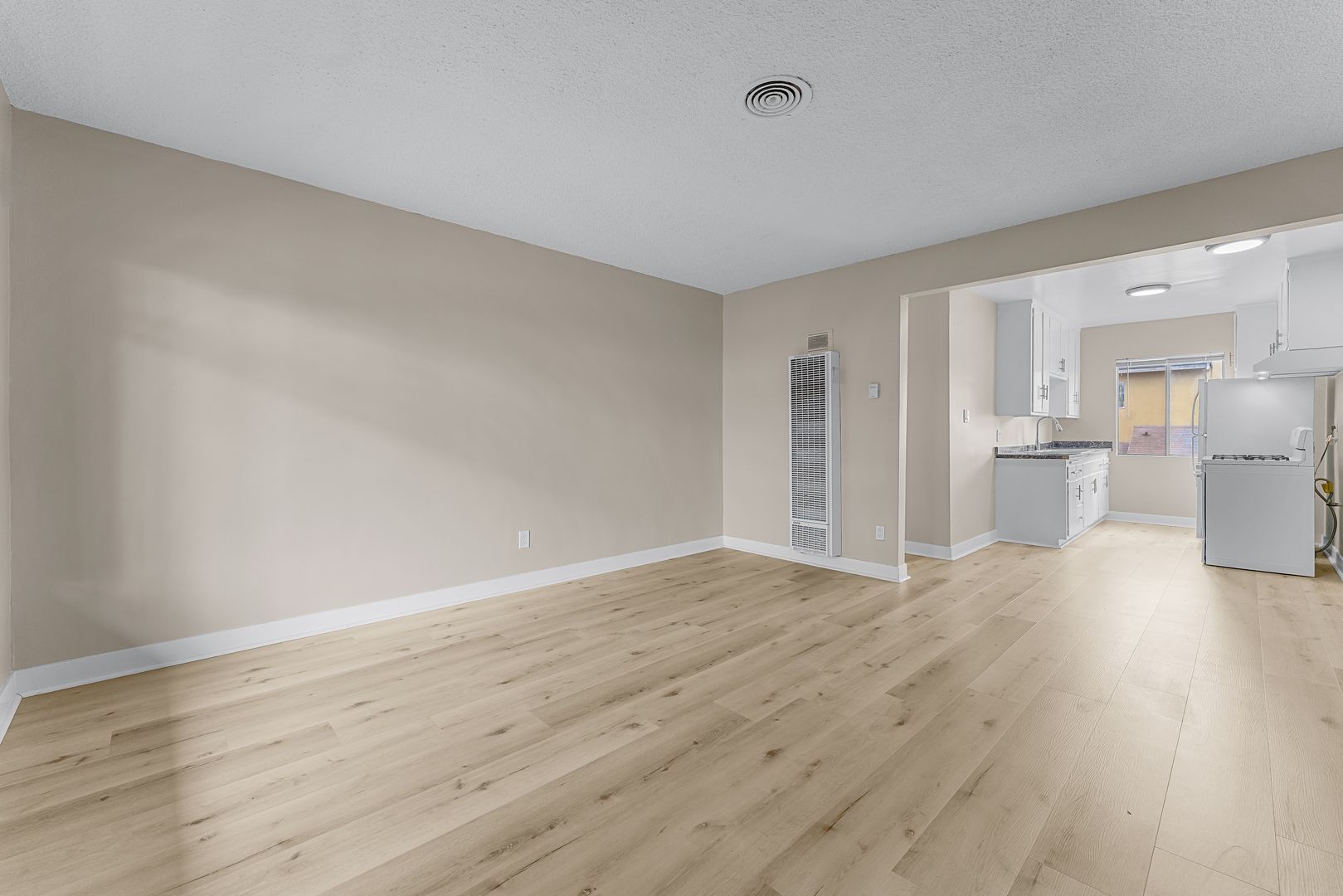 Inglewood Condo: 531 W Hyde Park Blvd
