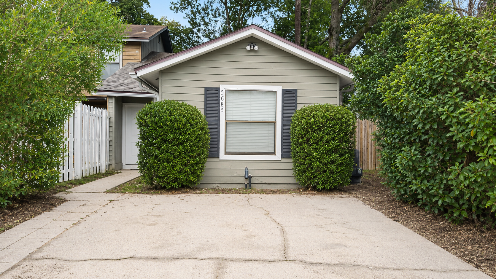 Jacksonville House: 5685 Marathon Pkwy