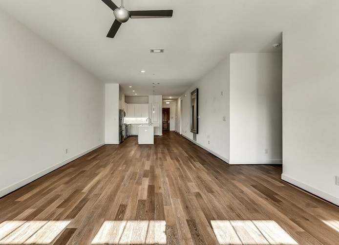 Addison Condo: 5015 Meridian Ln