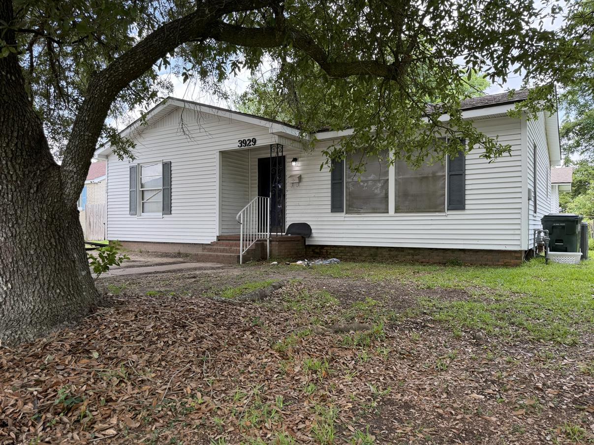 Lake Charles House: 3929 Creole St.