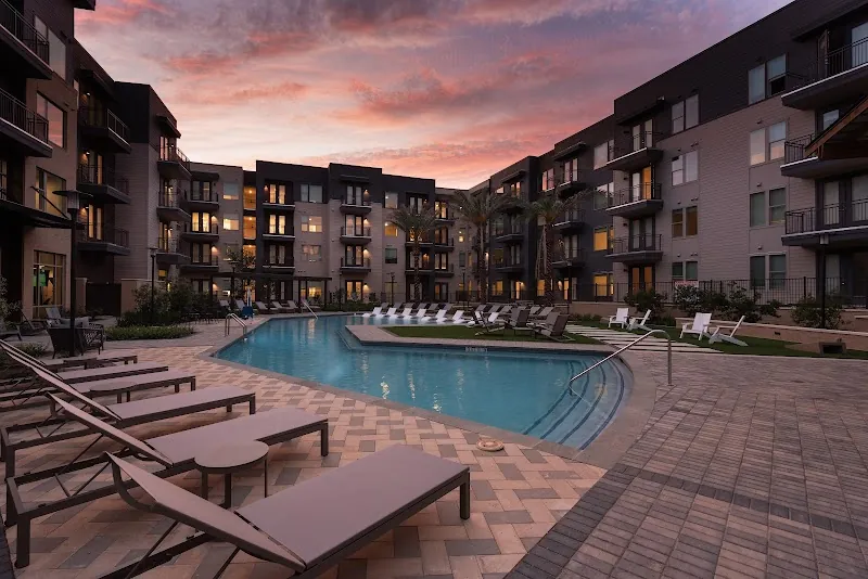 Austin Condo: 10820 S IH 35 SVRD SB