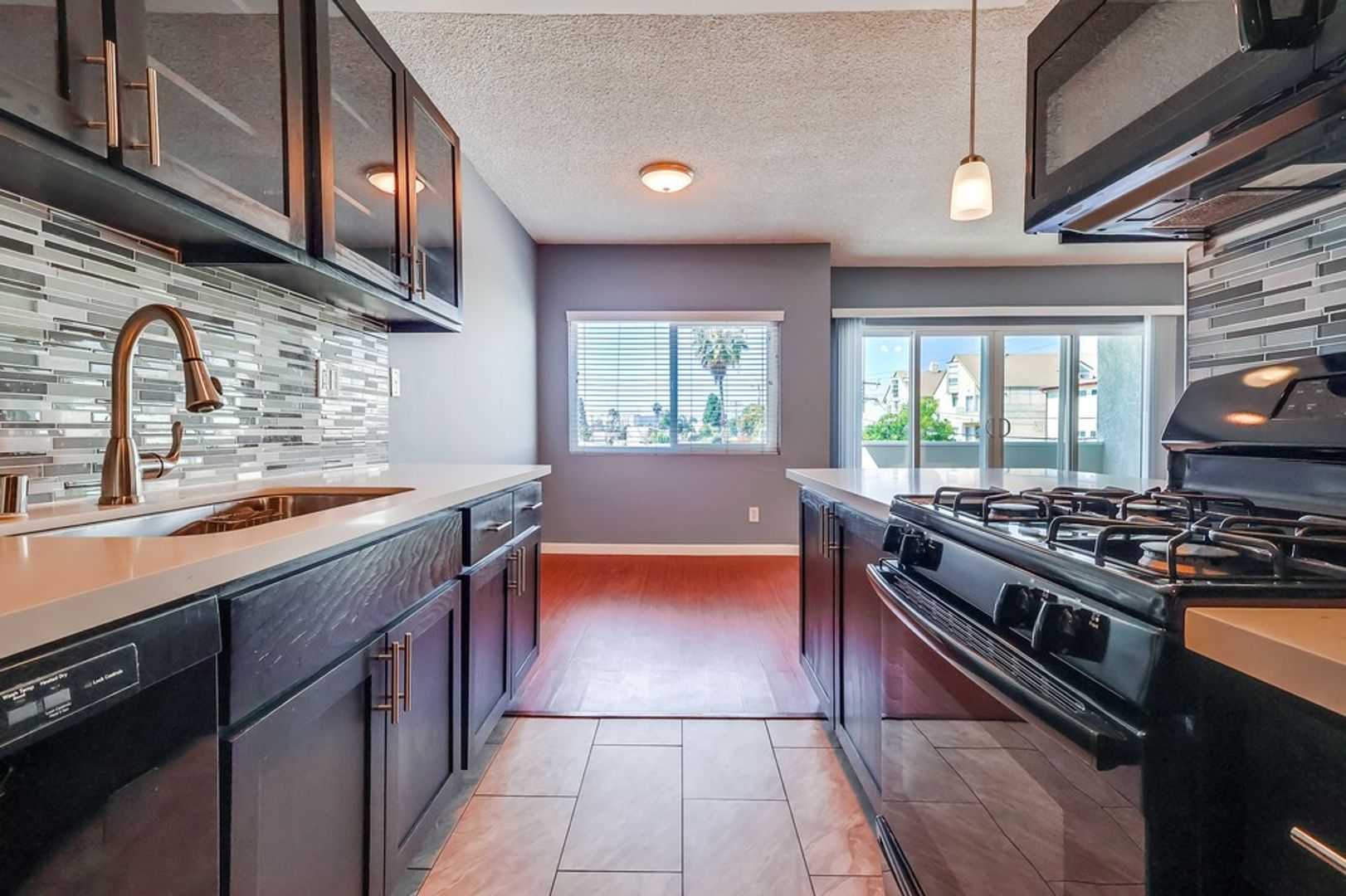 Inglewood Condo: 537 Hyde Park Blvd