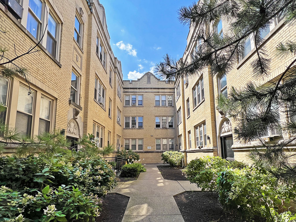 Chicago Apartment: 4500 W Fullerton Ave