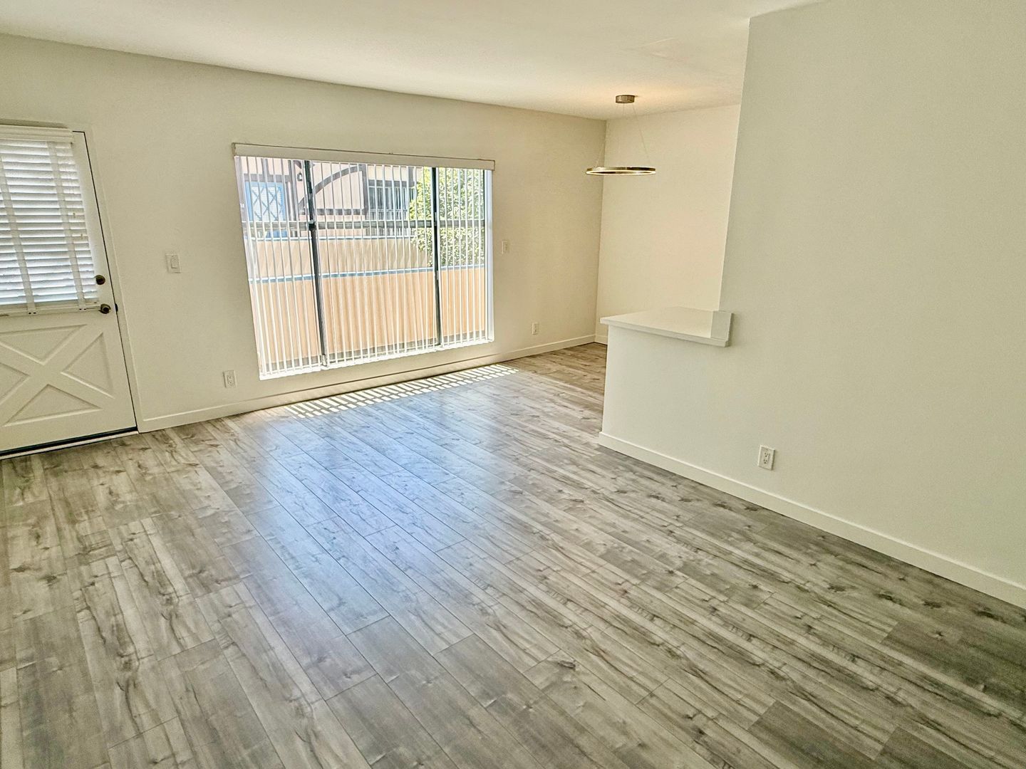 Los Angeles Condo: 11511 Rochester Ave. (Garden Terrace)