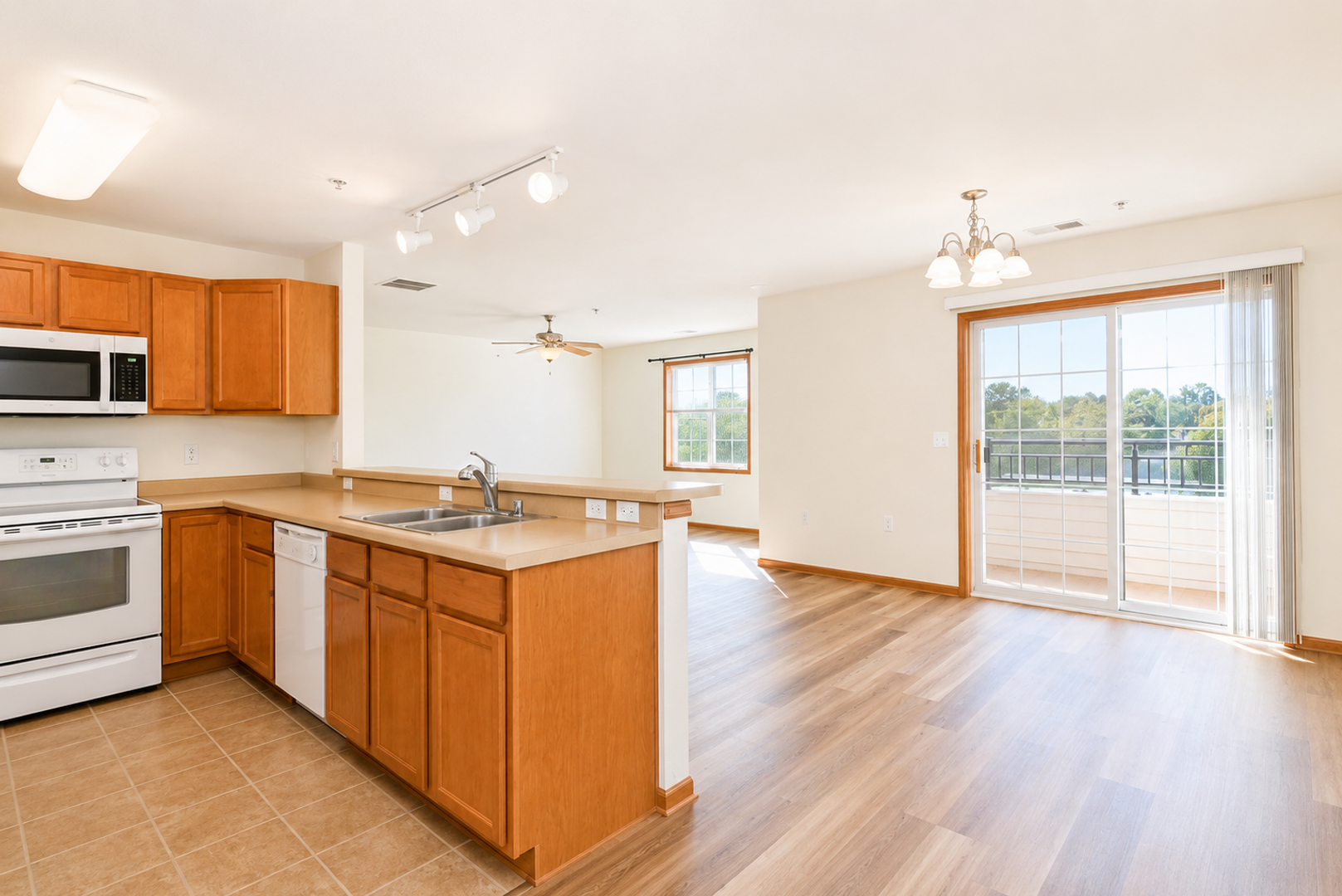 OREGON Apartment: 218 WOLFE St