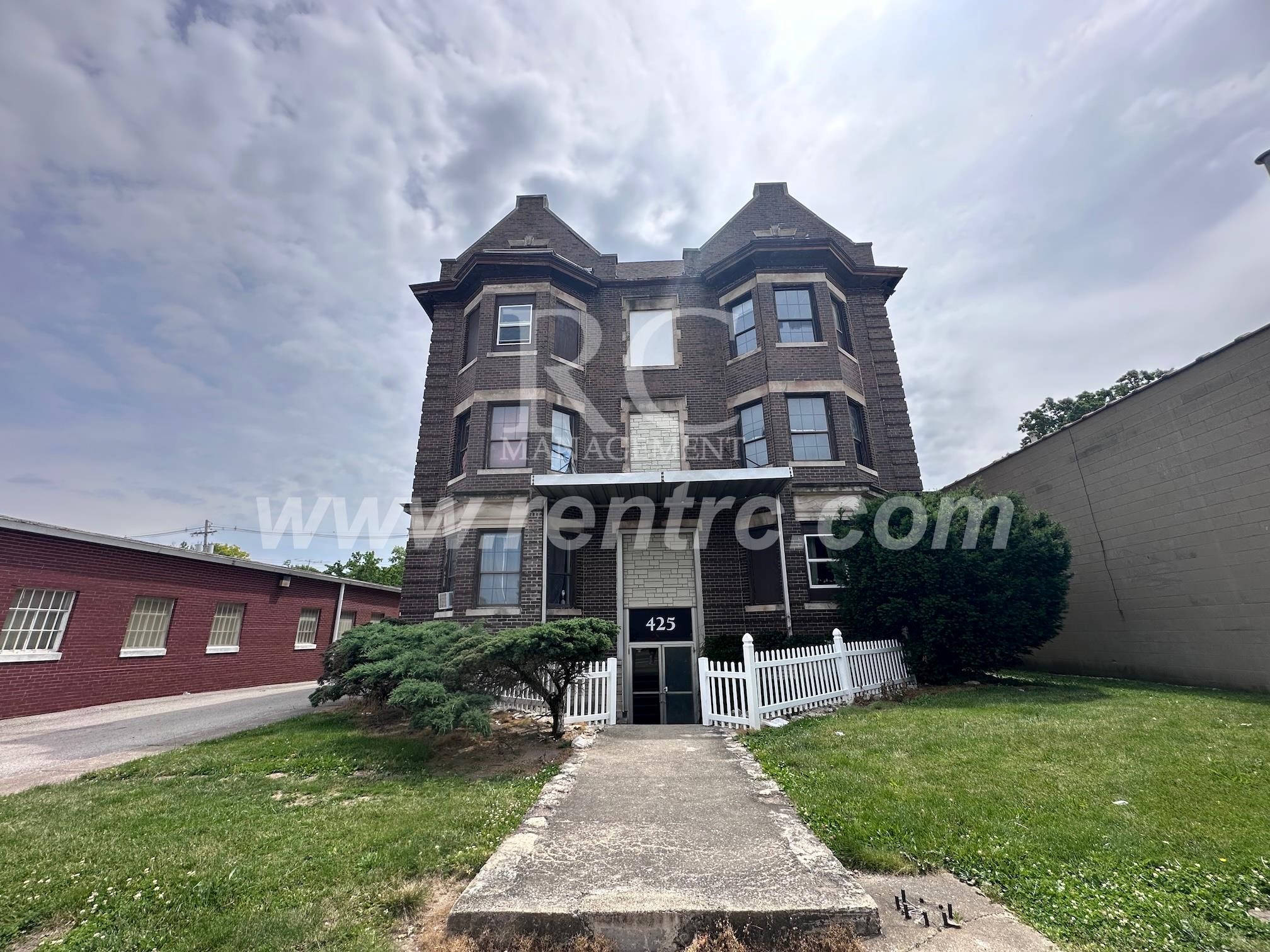 Danville House: 425-3B Vermilion