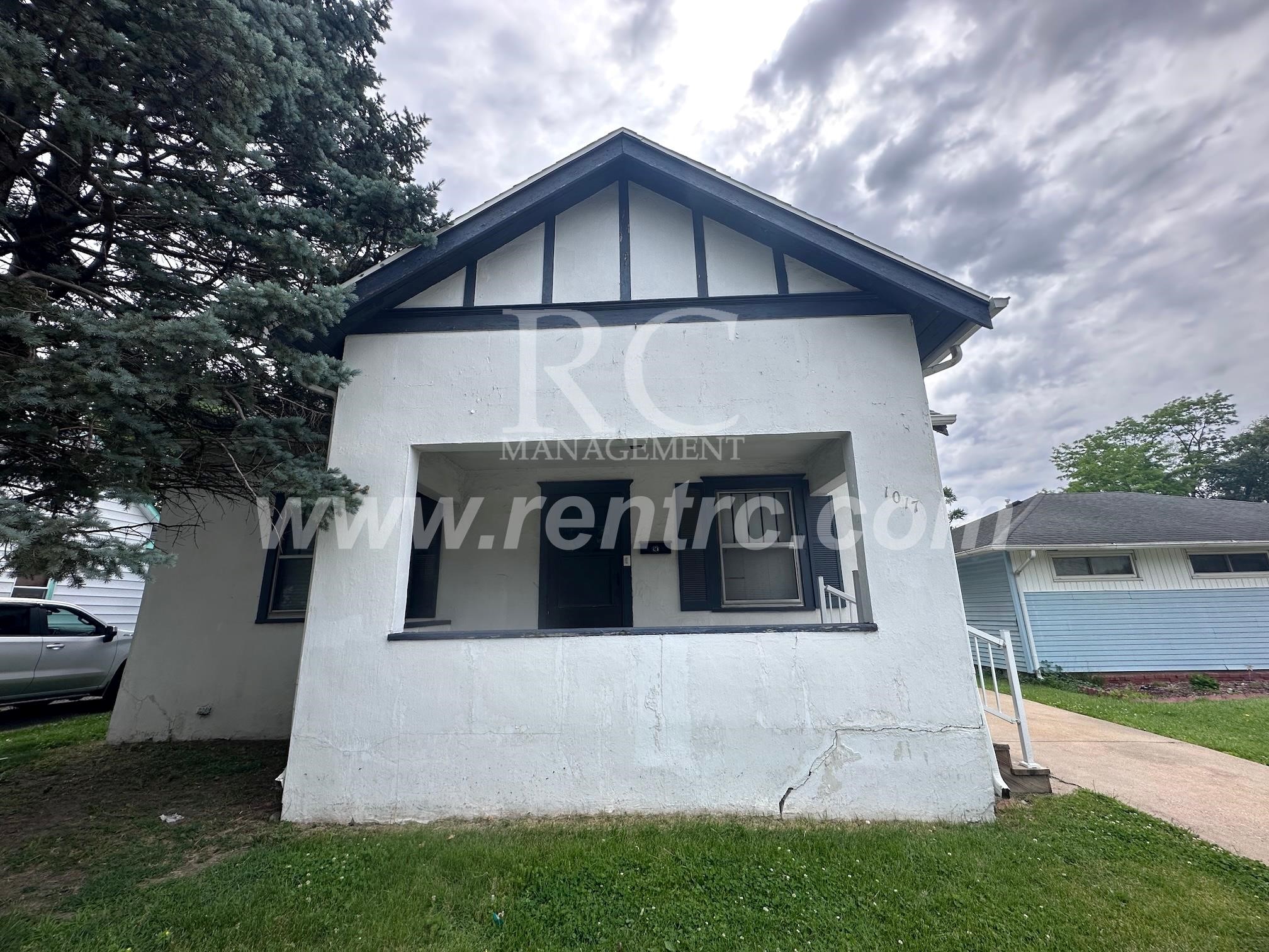 Danville House: 1017 Gilbert