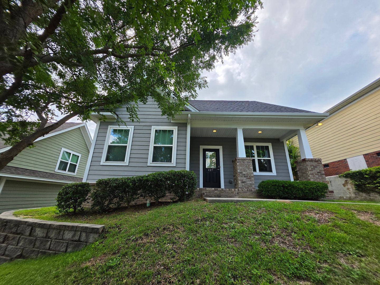 Columbia House: 127 Rosewood Hills Drive