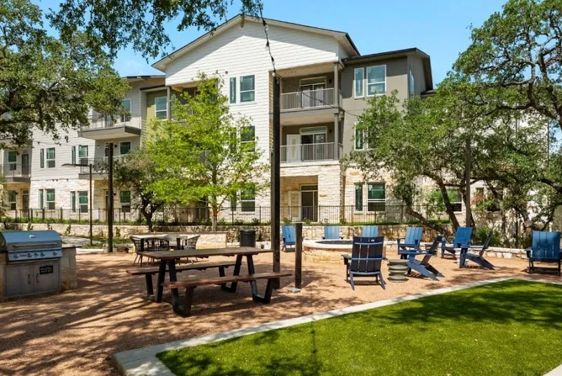 Manchaca Condo: 827 Camino Vaquero Pkwy