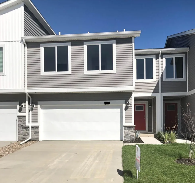 Waukee Townhome: 869 NE Traverse Dr