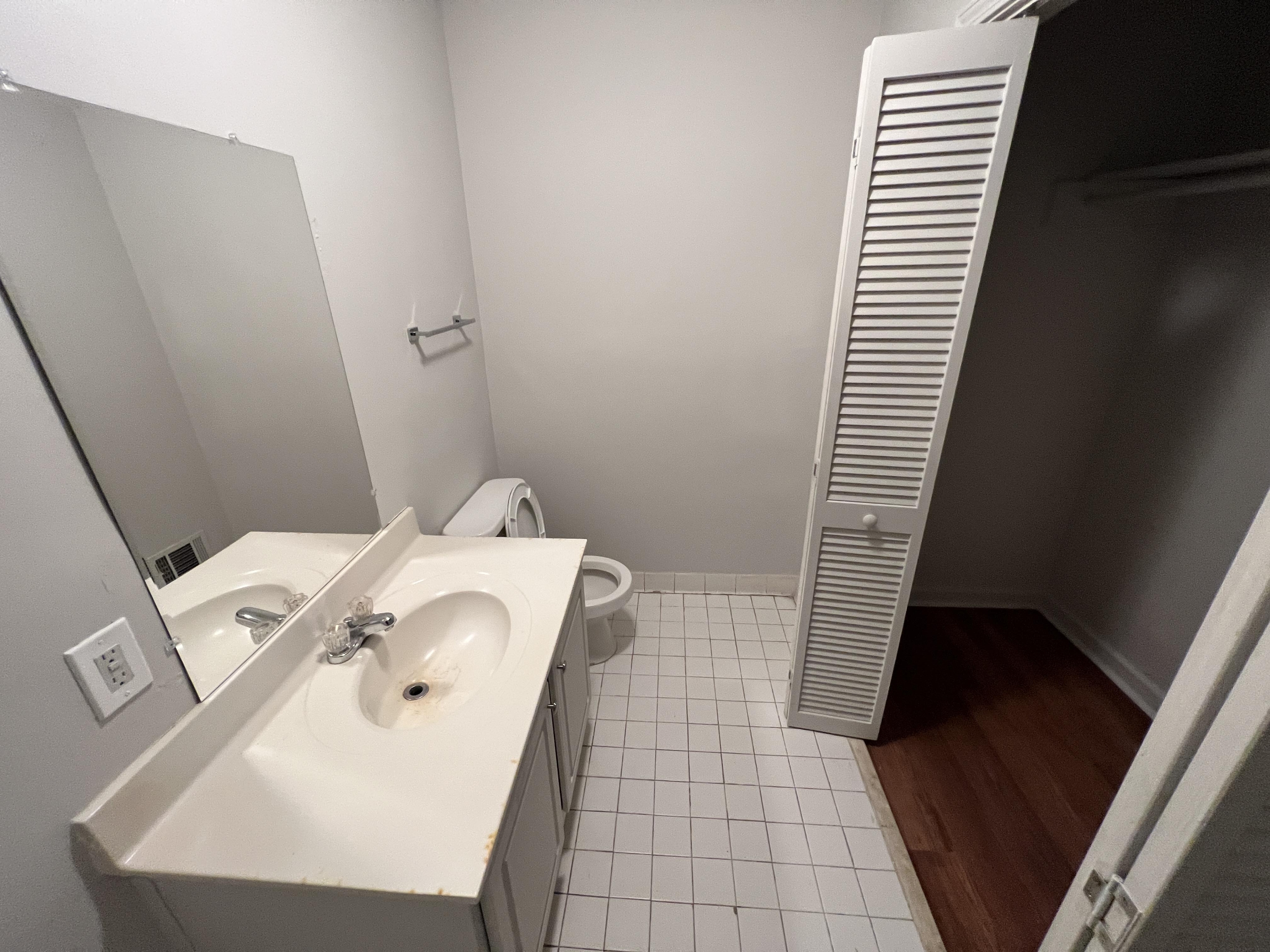 Atlanta House: 1980 E Ave NW