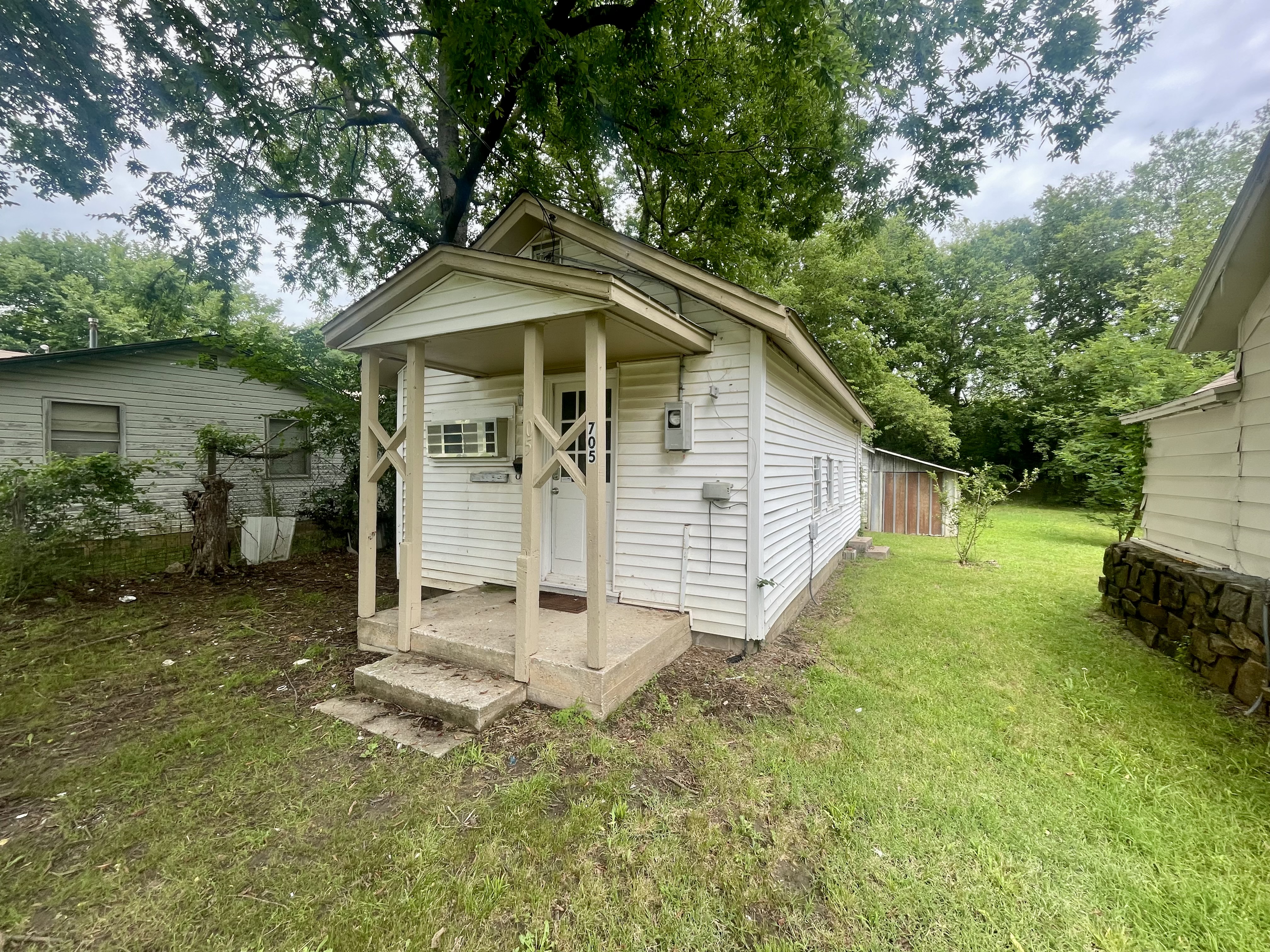Collinsville House: 705 N 9th St