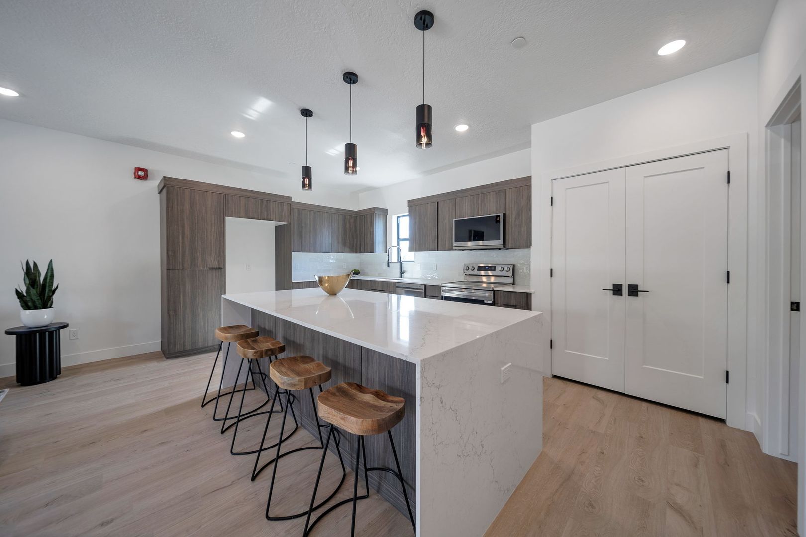 Millcreek Apartment: 4372 s 900 e