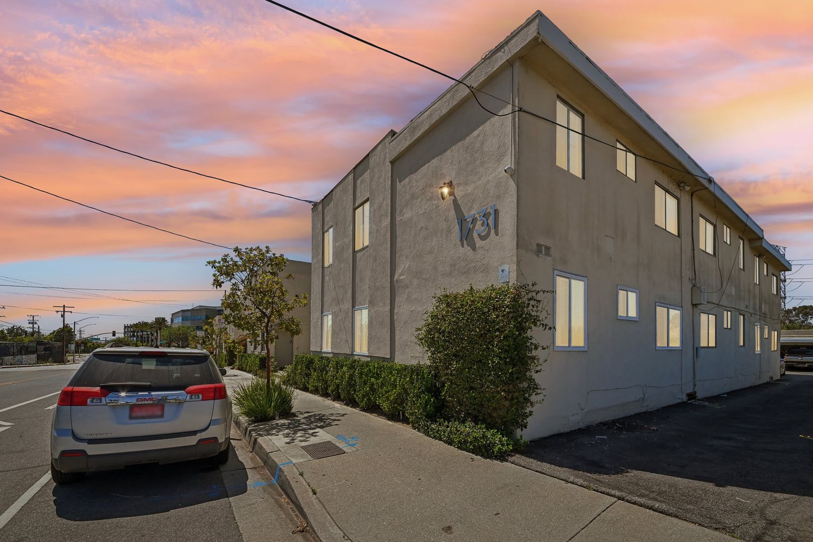 Los Angeles Condo: 1731 W 120th St