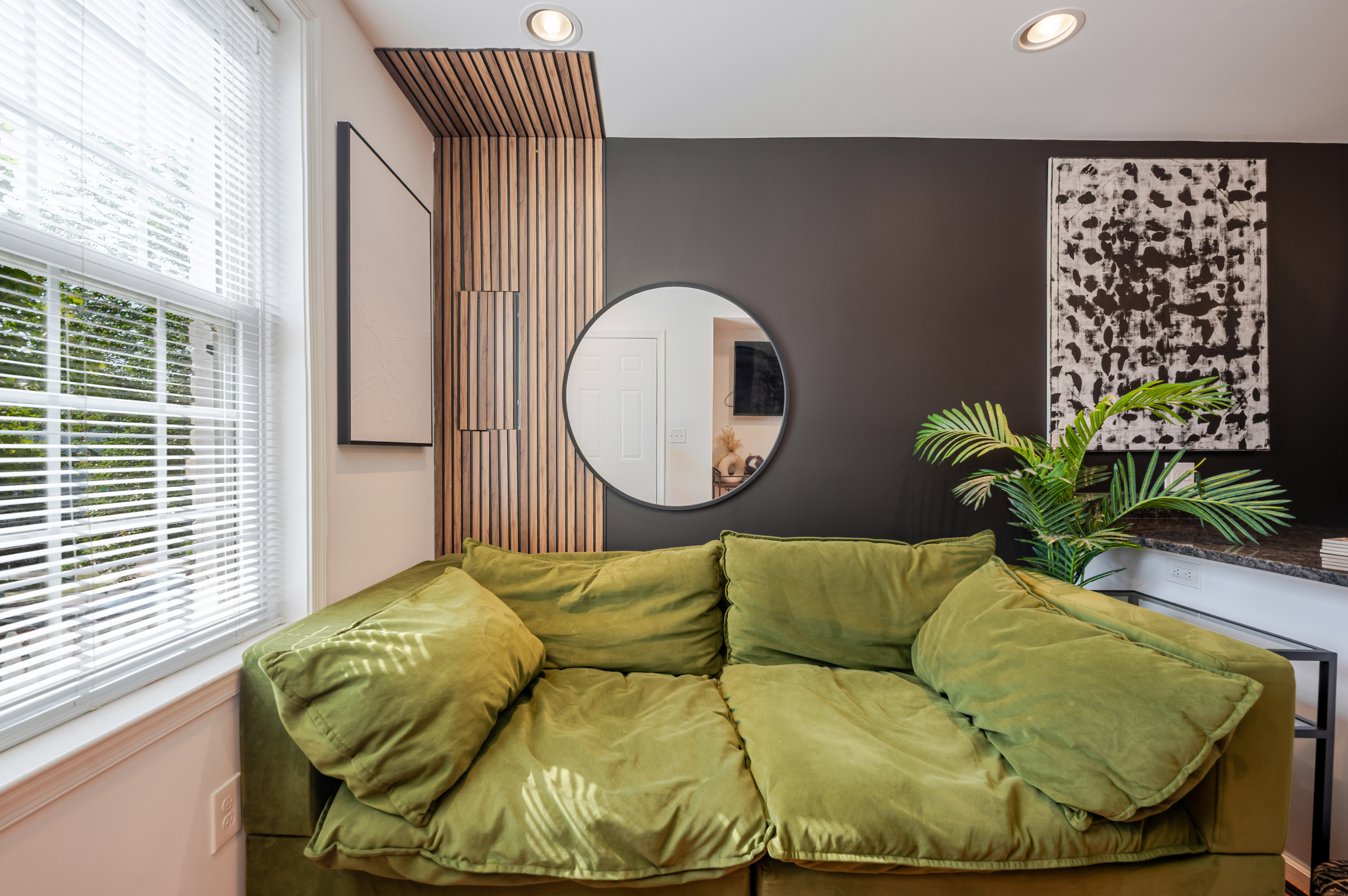 Washington Condo: 912 19th St NE