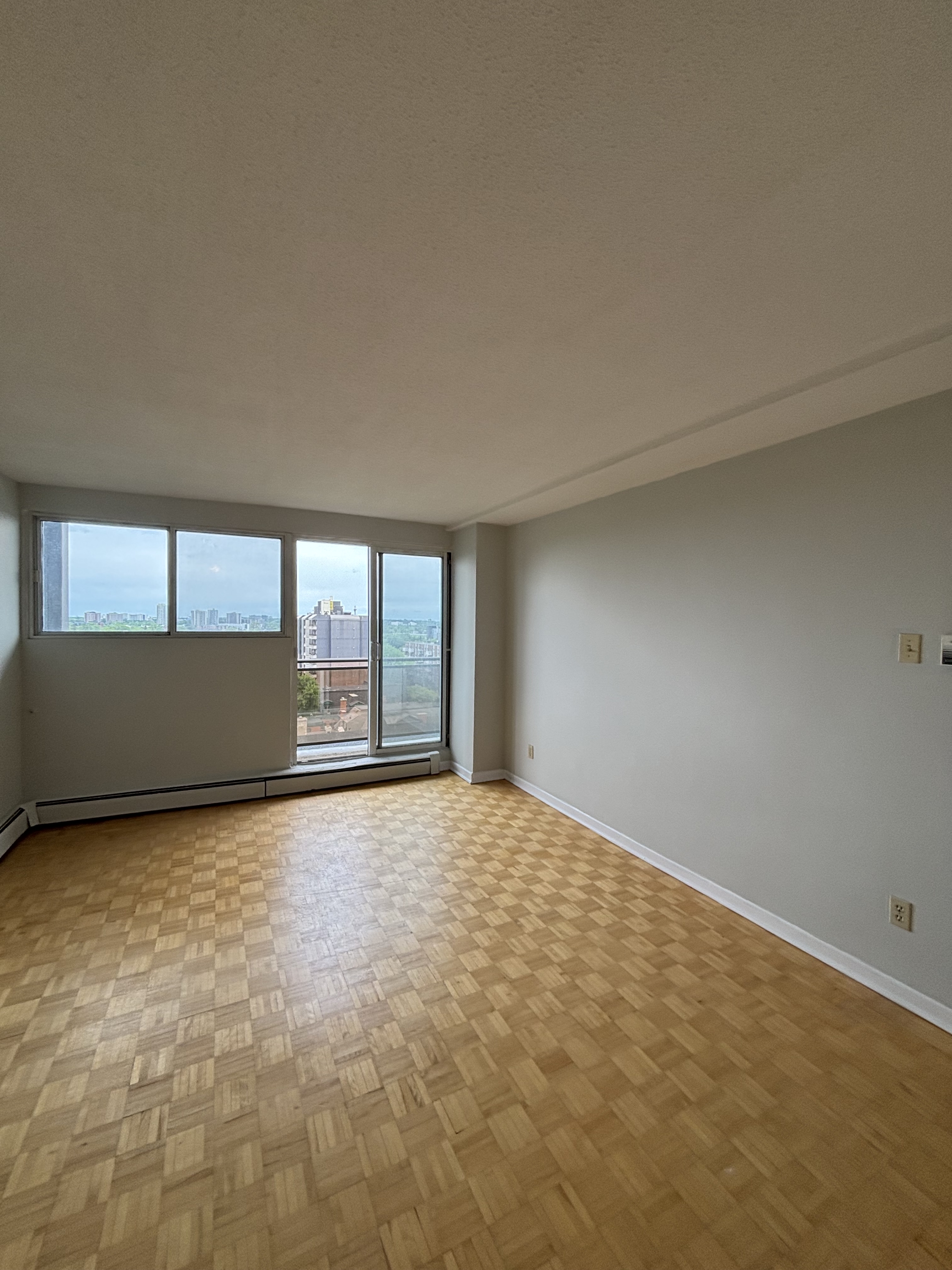 Ottawa Condo: 345 Laurier Ave E