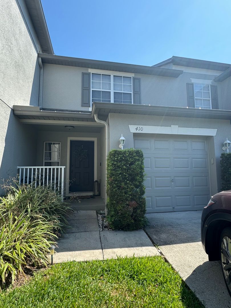 Winter Springs House: 410 Tradition Ln