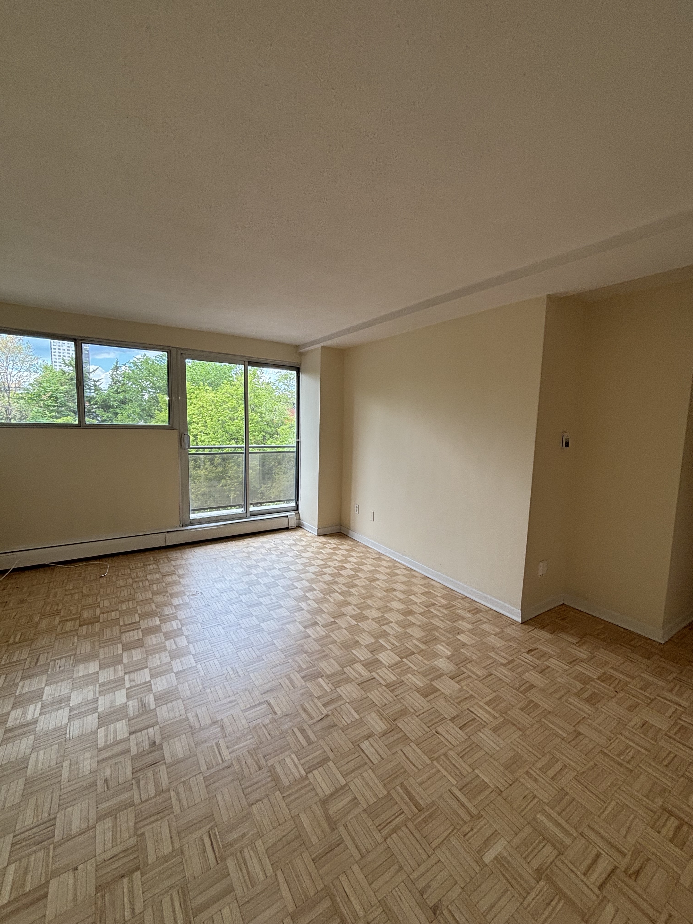 Ottawa Condo: 345 Laurier Ave E