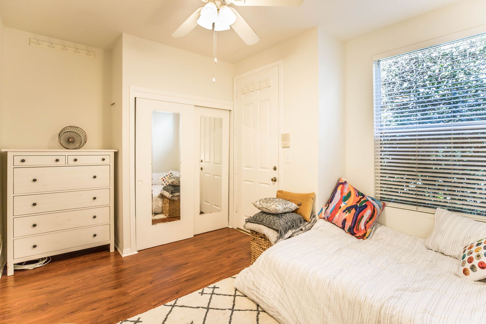 Santa Monica Apartment: 1117 3rd St