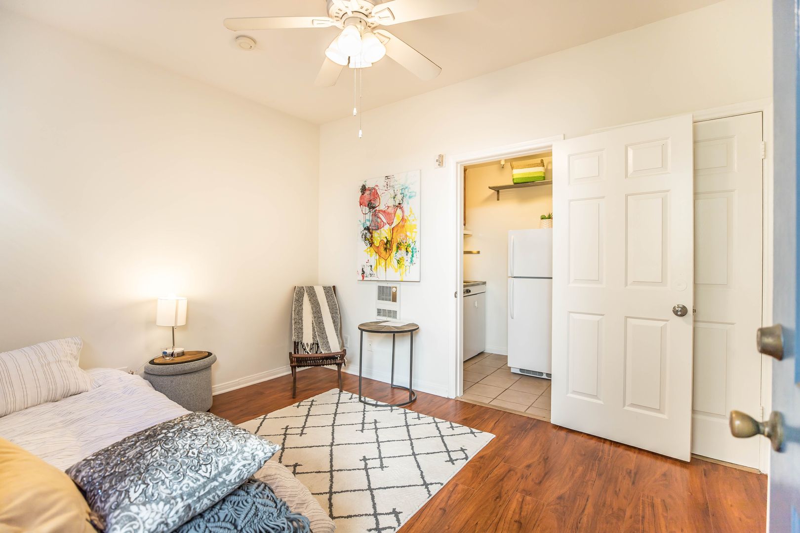 Santa Monica Apartment: 1117 3rd St