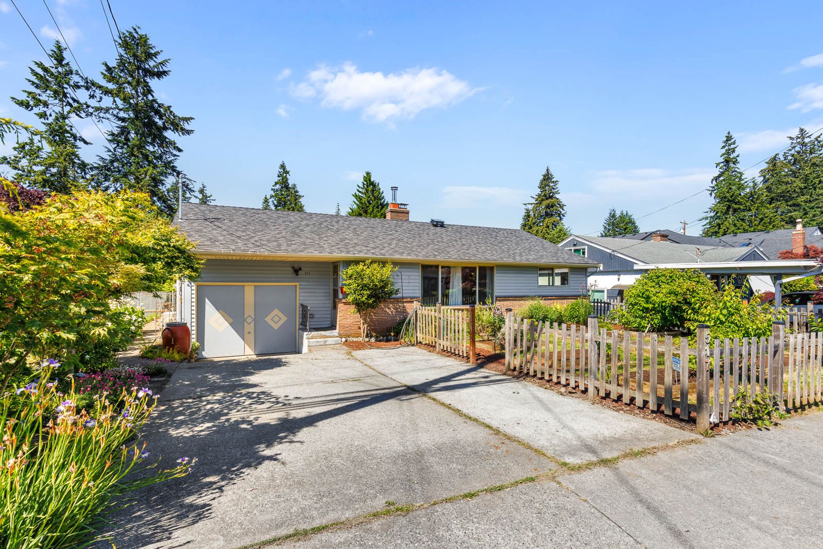 Everett House: 517 Pecks Dr