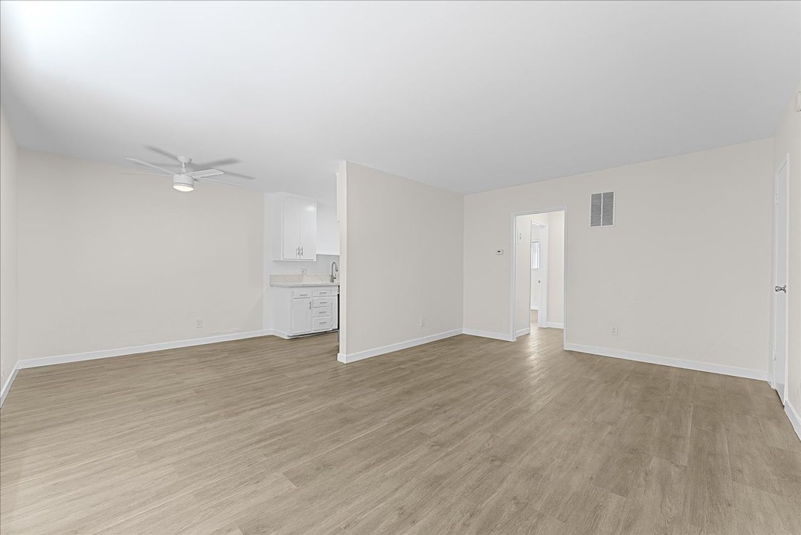 Los Angeles Apartment: 6119 Brynhurst Ave