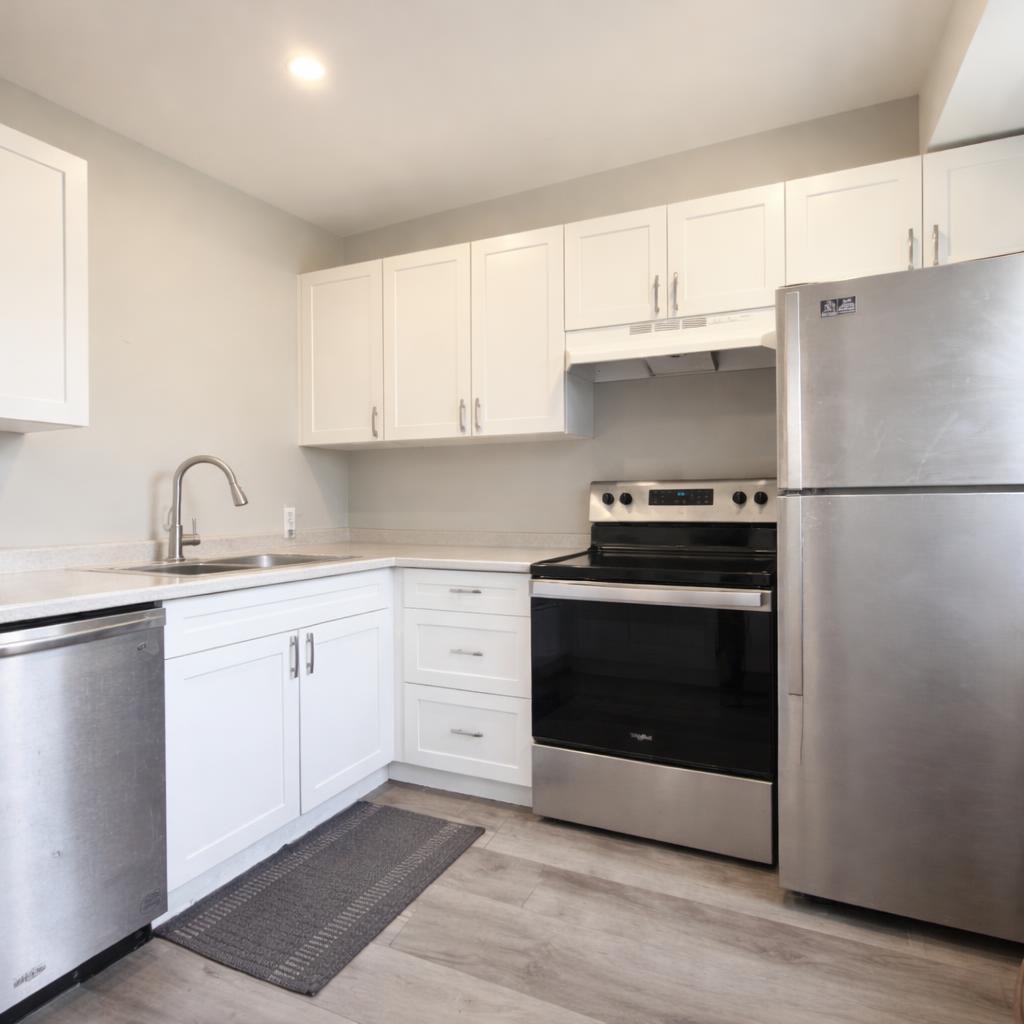 Sarnia House: 2053 Lanark Ct