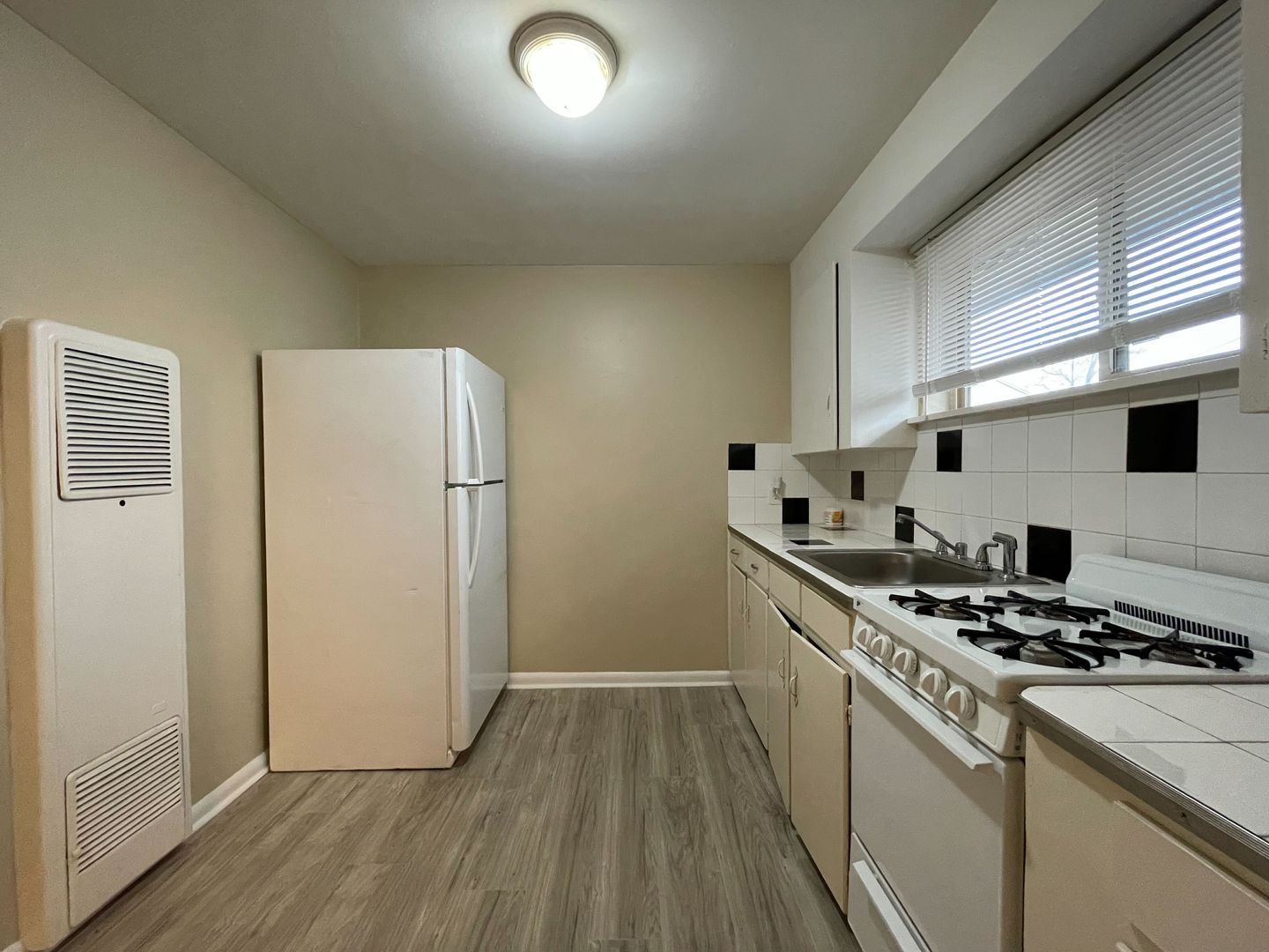 Lakewood Apartment: 1427 Otis St